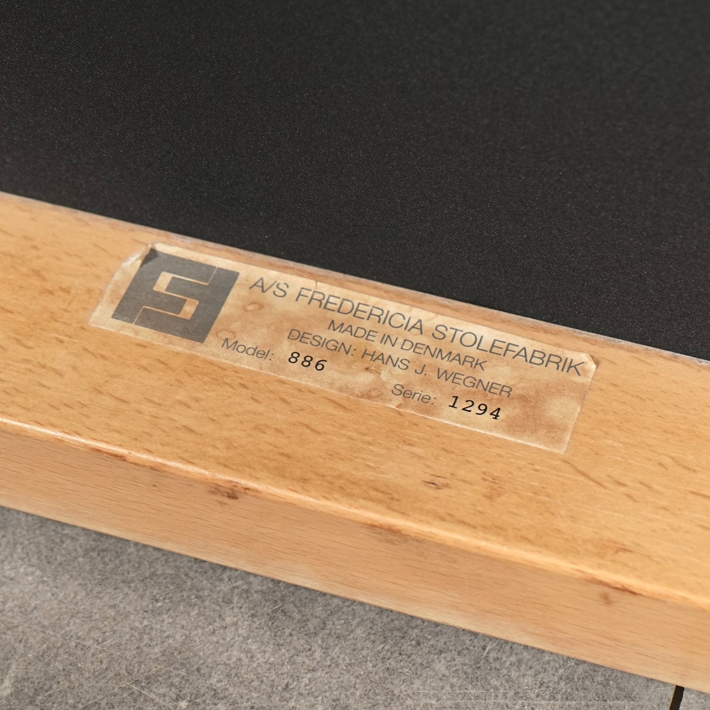 【Hans J. Wegner】The Koldinghus アームチェア【張替済】