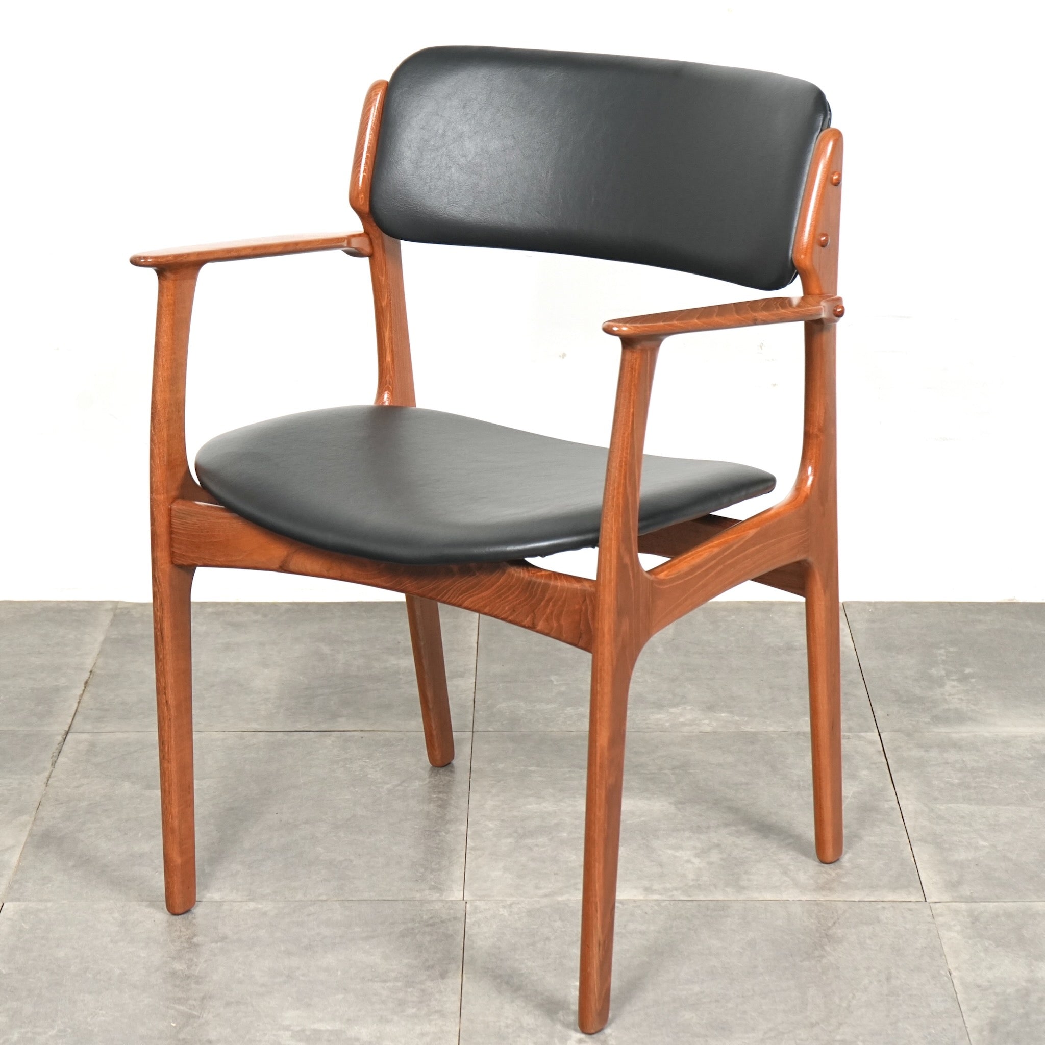 Erik Buch】ダイニングアームチェア Model.50【張替済】 – TIME HYPE