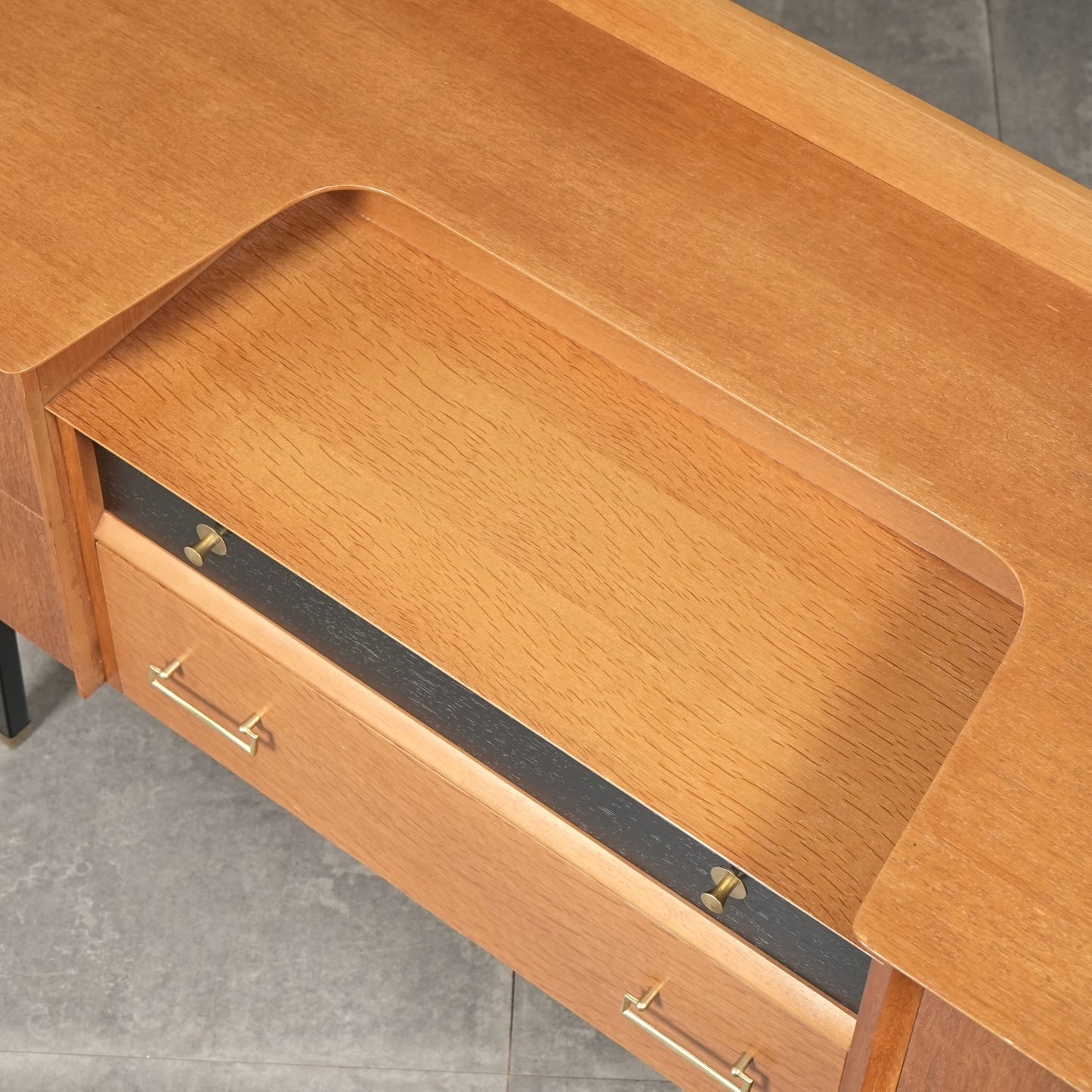 【Limelight furniture】ヴィンテージ キャビネット