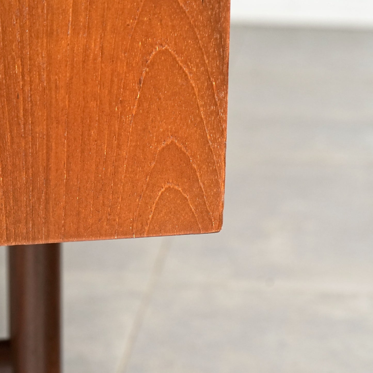 【White&Newton】ヴィンテージ サイドボード