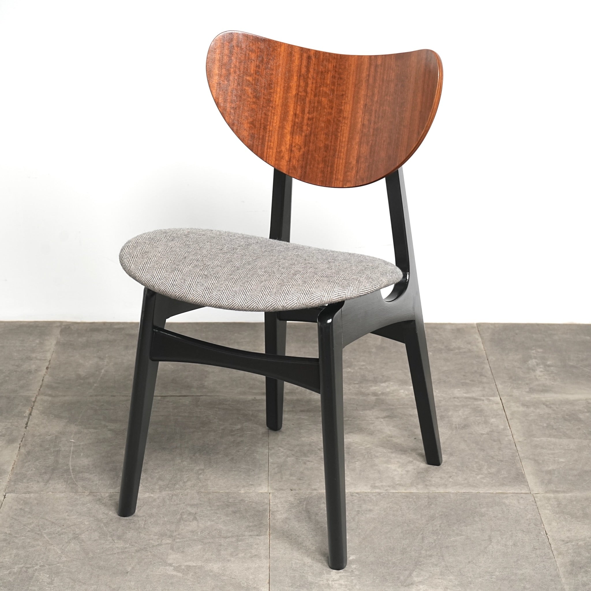 1950-60s G-PLAN Tola&Blackダイニングチェア 張替済み② G-PLAN】Tola&Black ダイニングチェア【張替済】 – TIME HYPE