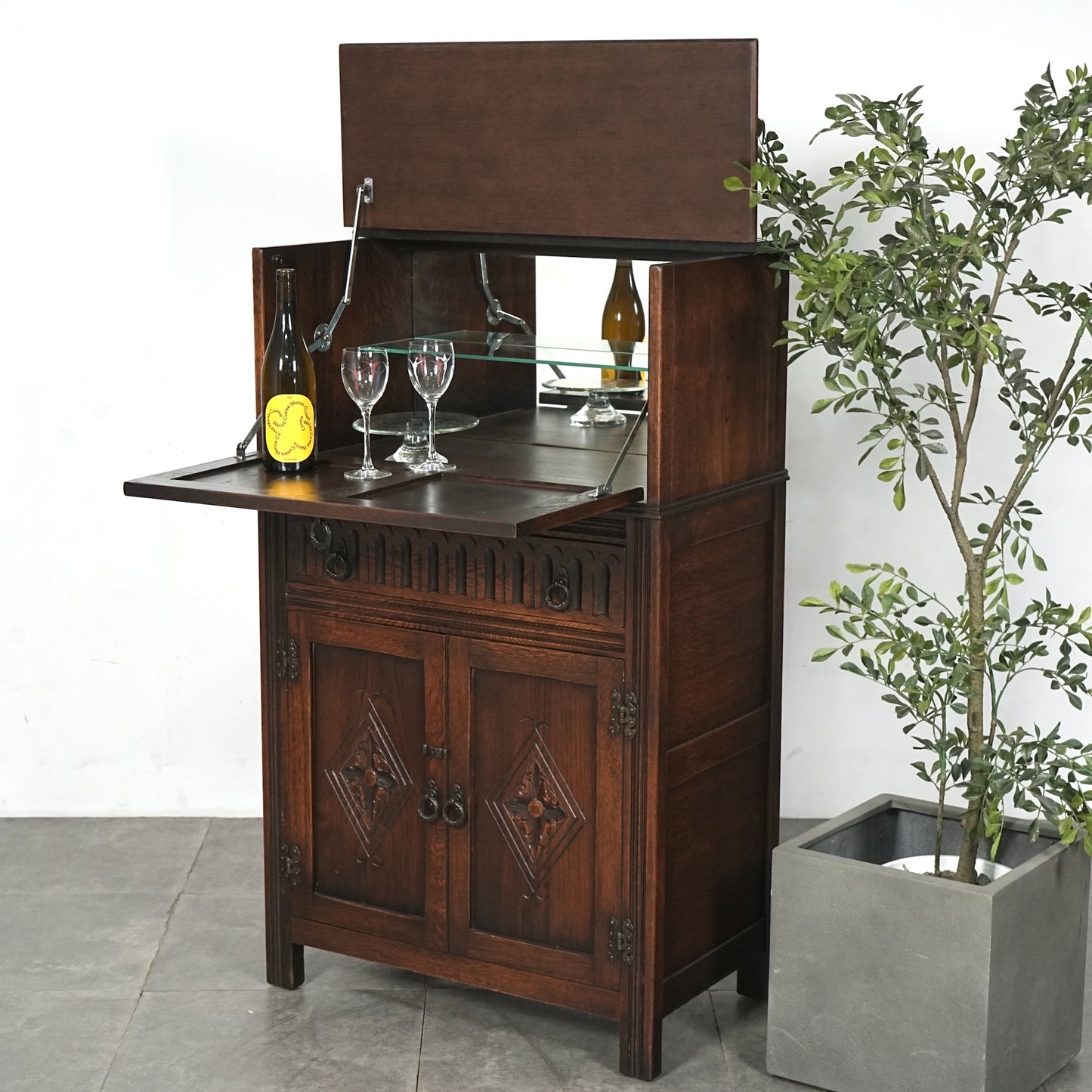 【JAYCEE FURNITURE】ヴィンテージ カクテルキャビネット