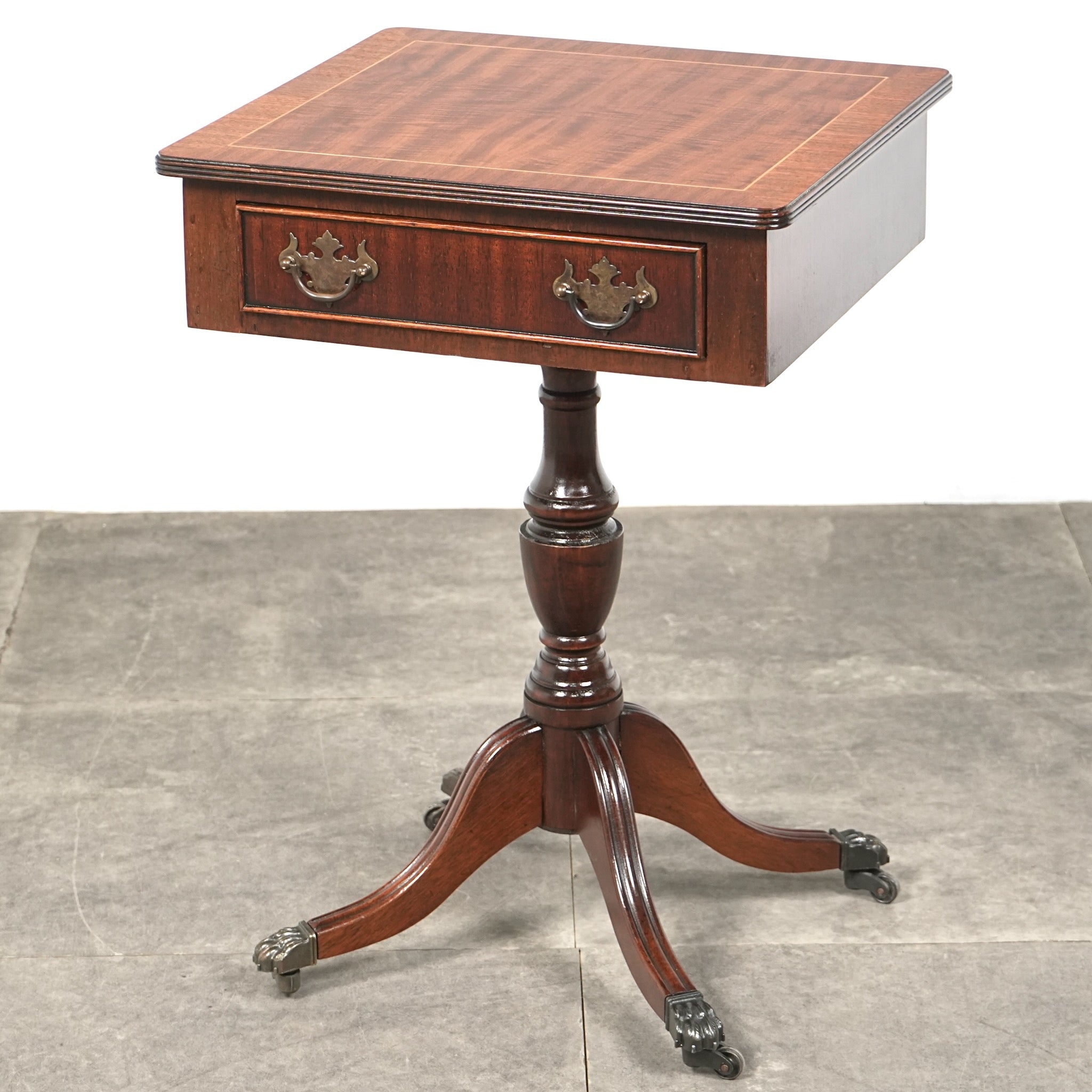 ビンテージ クラシック チェス テーブル サイドテーブル デンマークヴィンテージ サイドテーブル – TIME HYPE