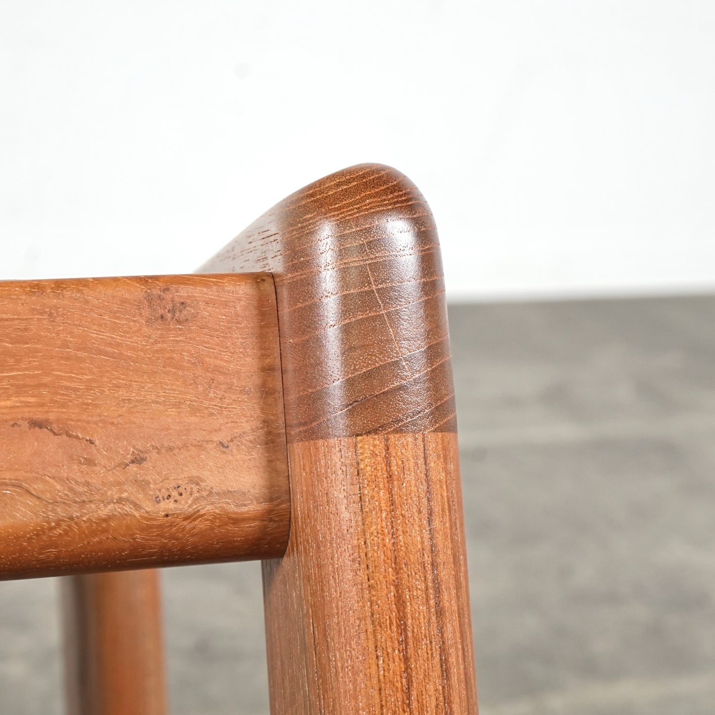 【EMC Furniture】ヴィンテージ レザーオットマン