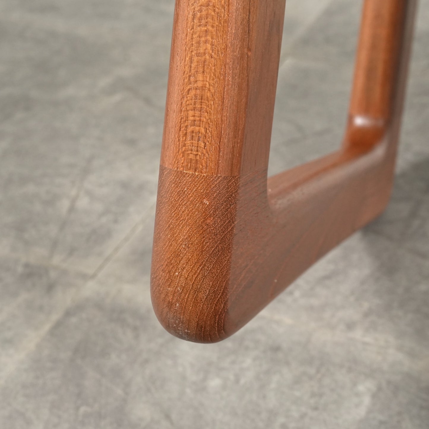 【EMC Furniture】ヴィンテージ レザーオットマン