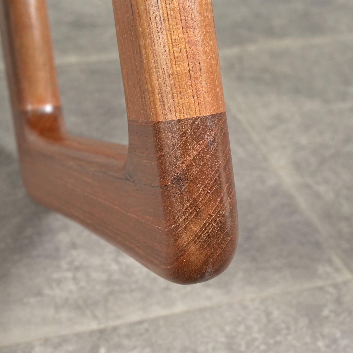 【EMC Furniture】ヴィンテージ レザーオットマン