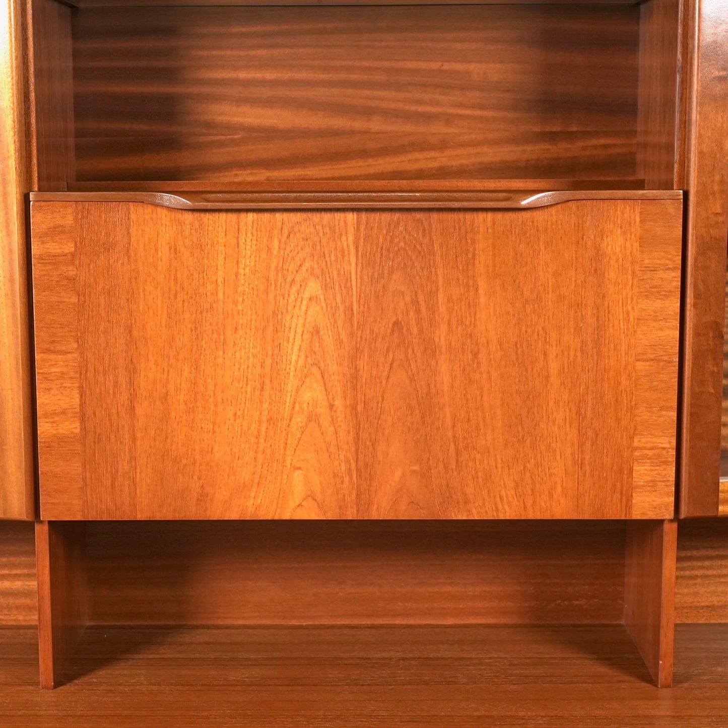 【JS Sakol Furniture】ヴィンテージ キャビネット