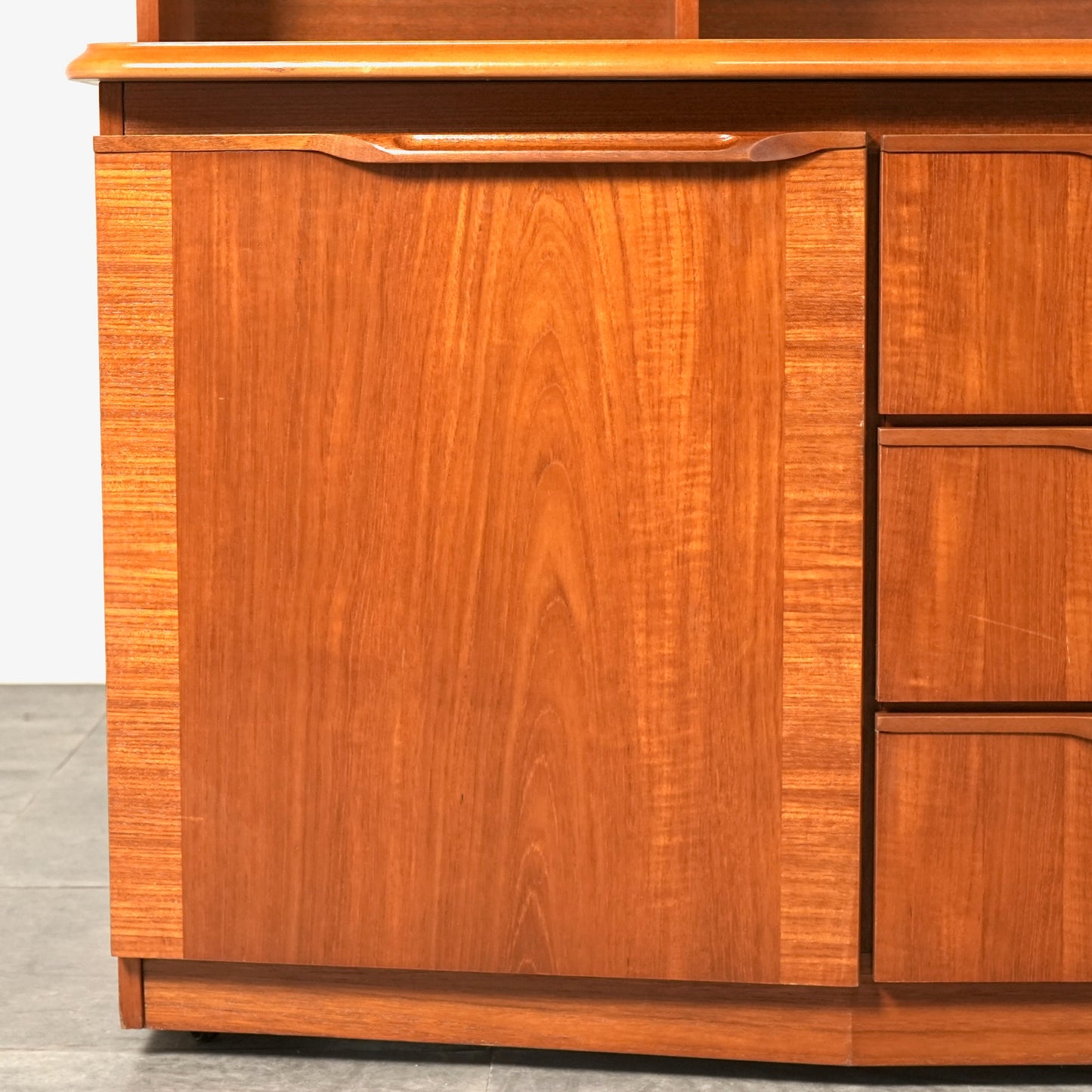 【JS Sakol Furniture】ヴィンテージ キャビネット