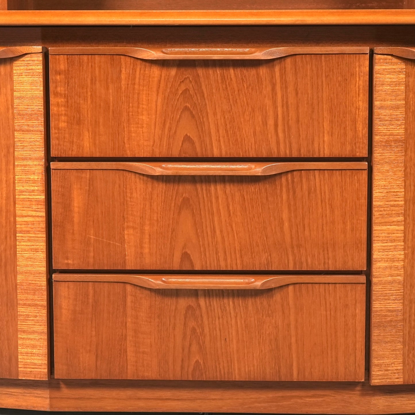 【JS Sakol Furniture】ヴィンテージ キャビネット