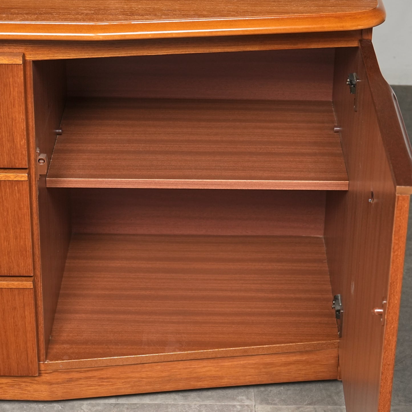 【JS Sakol Furniture】ヴィンテージ キャビネット