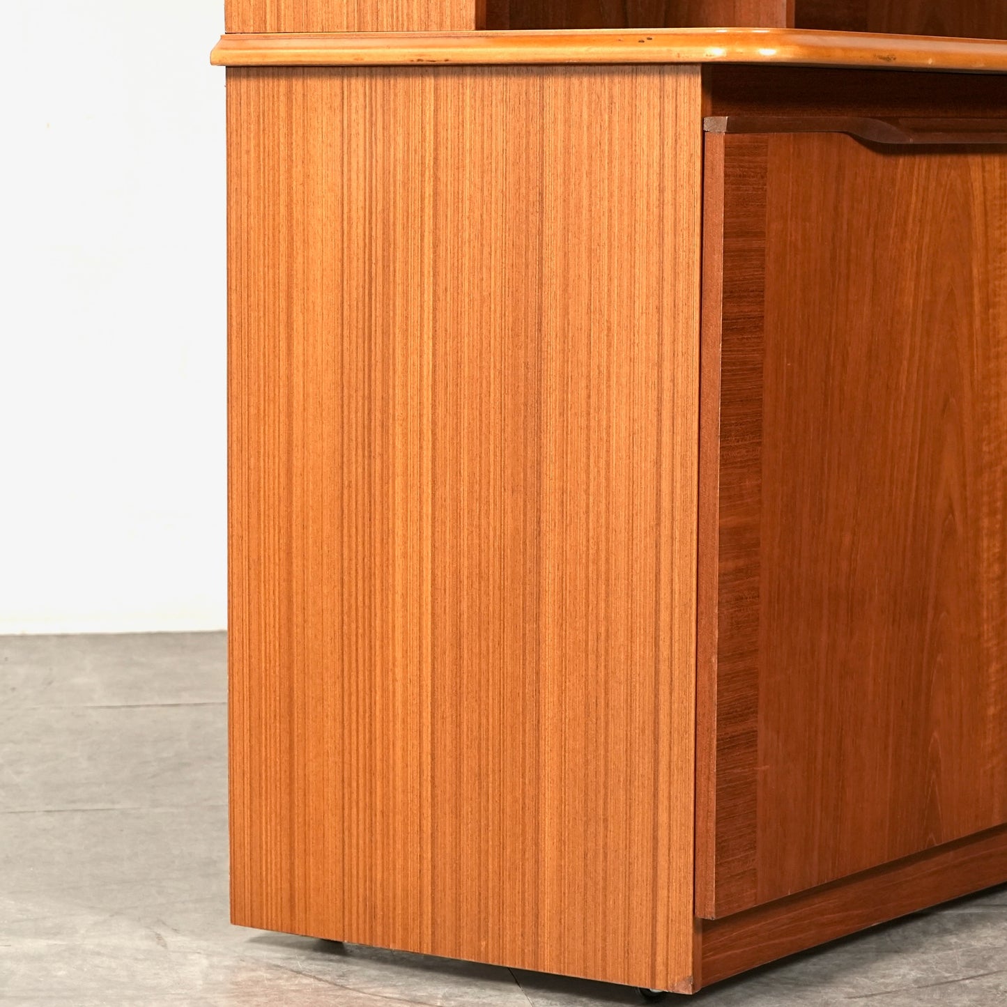 【JS Sakol Furniture】ヴィンテージ キャビネット