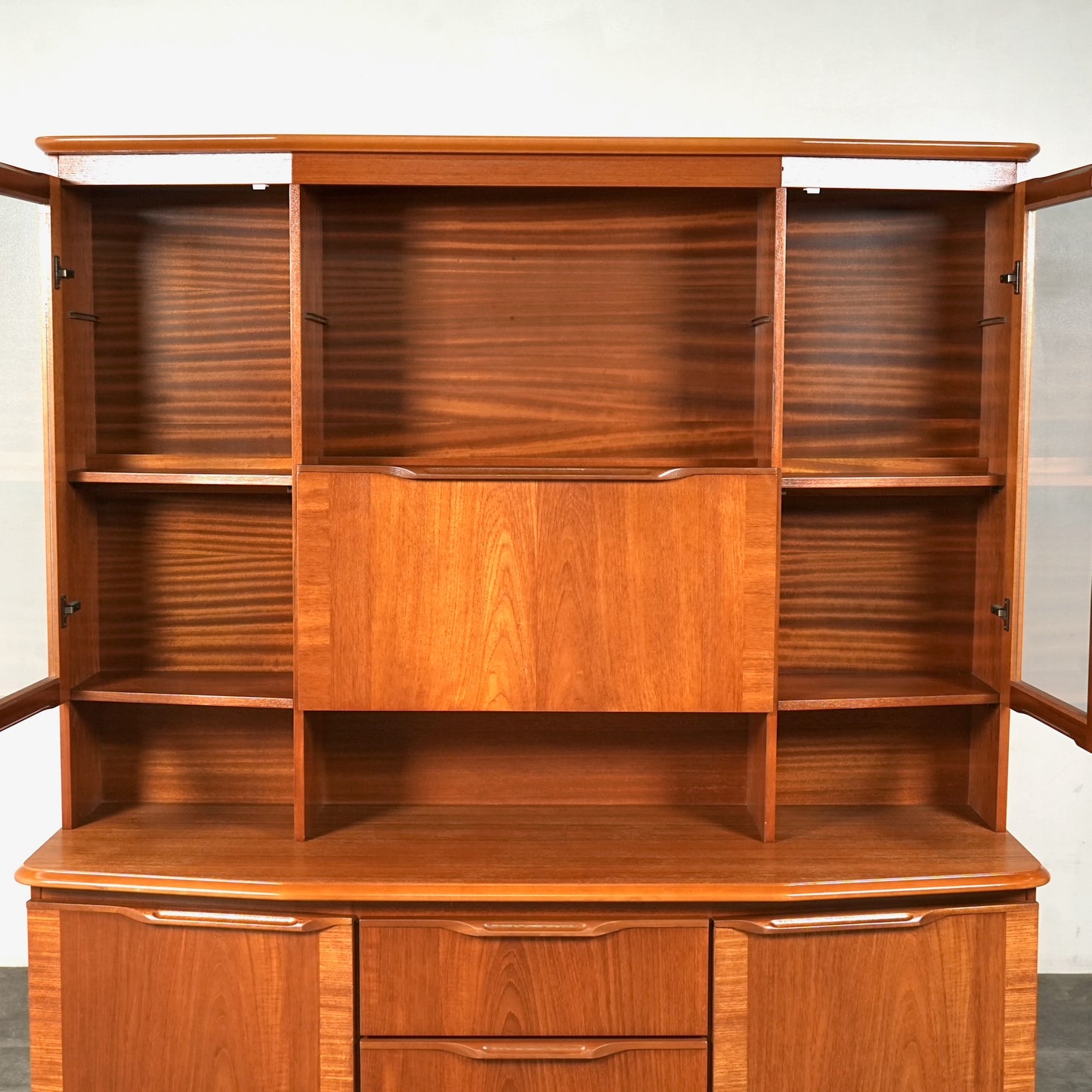 【JS Sakol Furniture】ヴィンテージ キャビネット