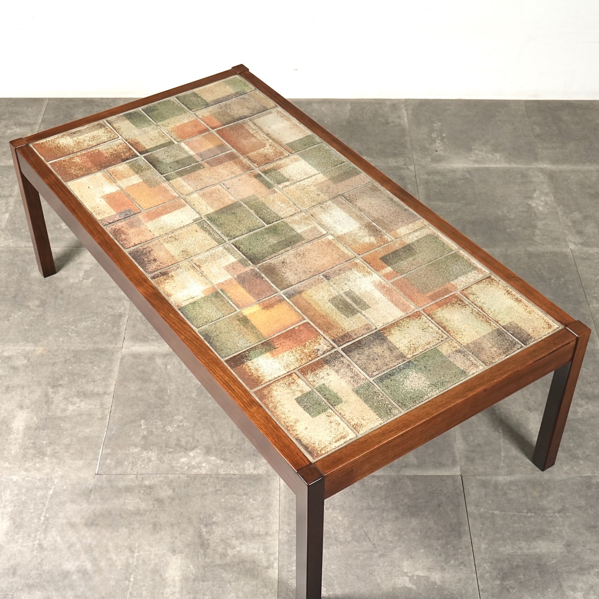 LOW TABLE & NEST TABLE – TIME HYPE