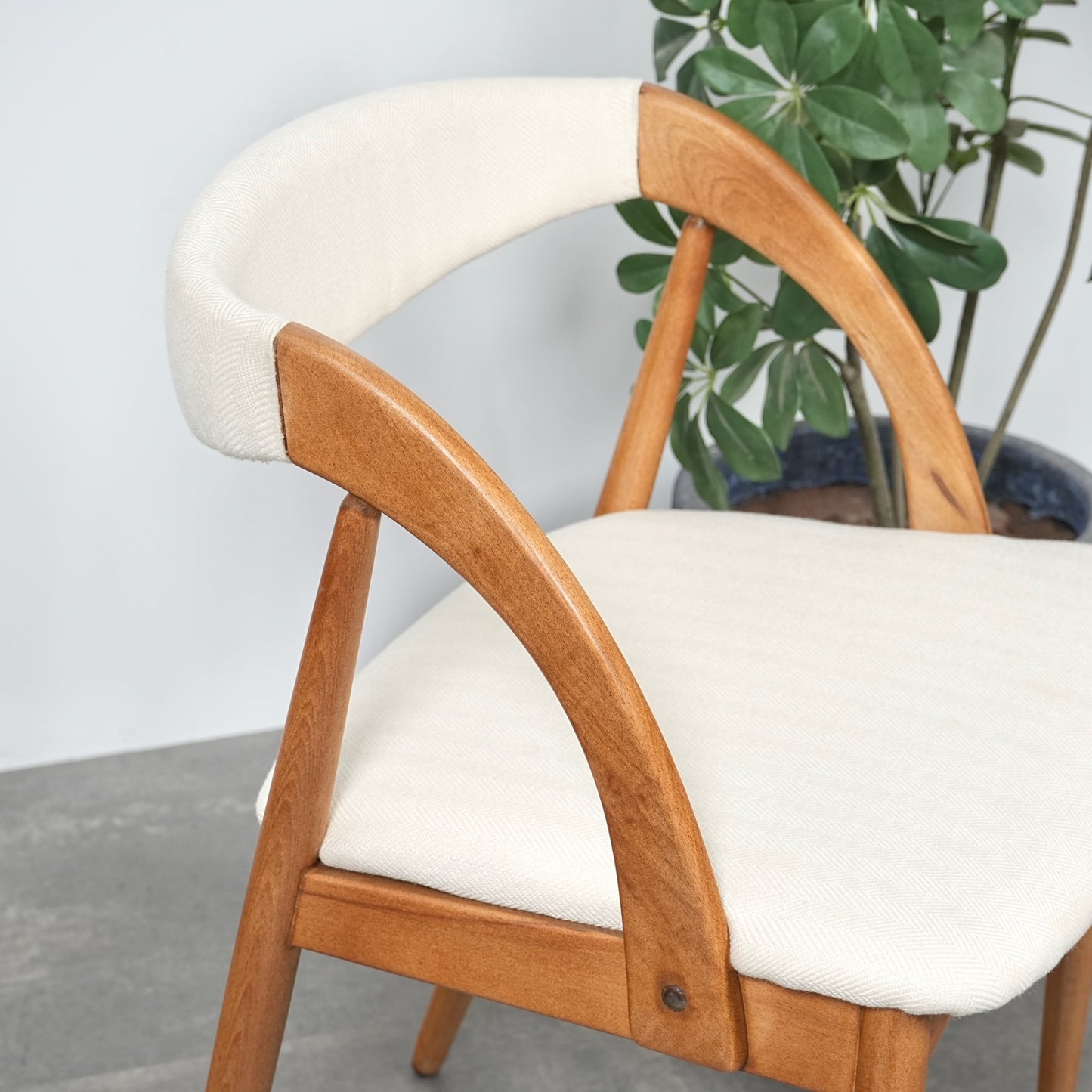 【Orte Mobel Fabrik】ハーフアームチェア【張替済】