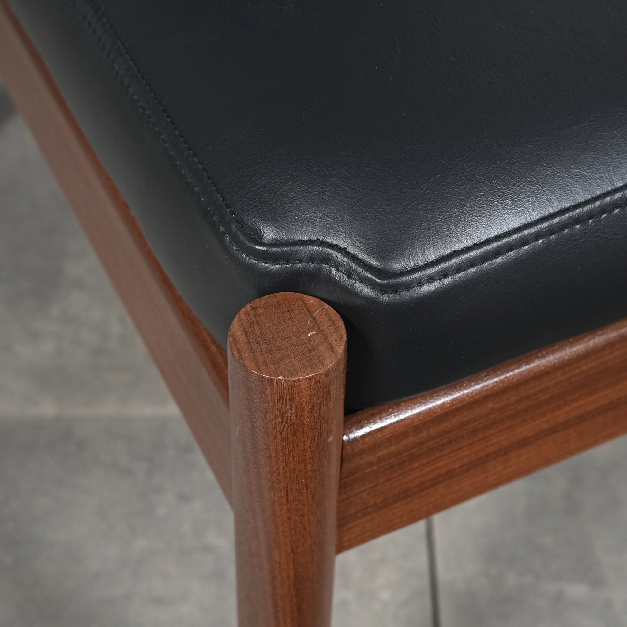 デンマークヴィンテージ スツール(オットマン)【張替済】 – TIME HYPE