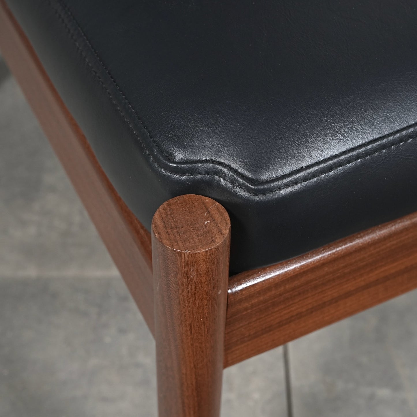 デンマークヴィンテージ スツール(オットマン)【張替済】