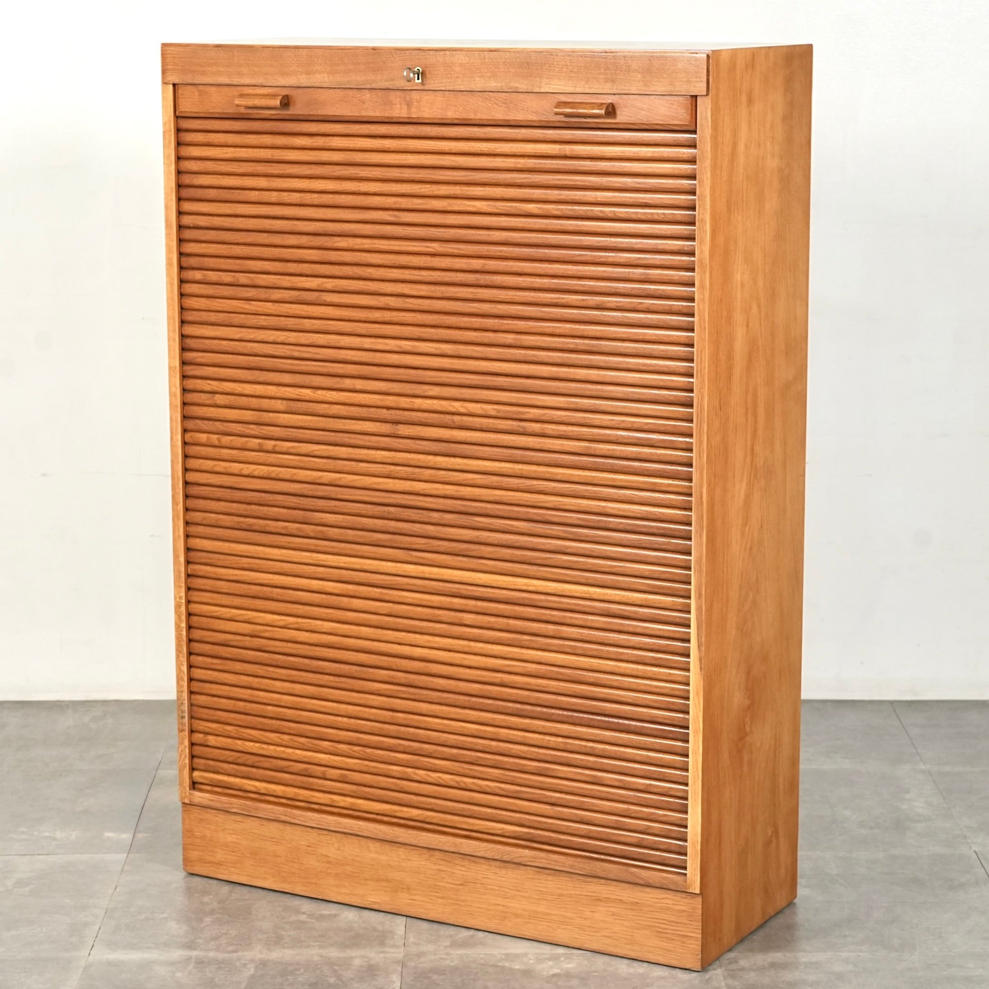 CABINET & SIDEBOARD – TIME HYPE