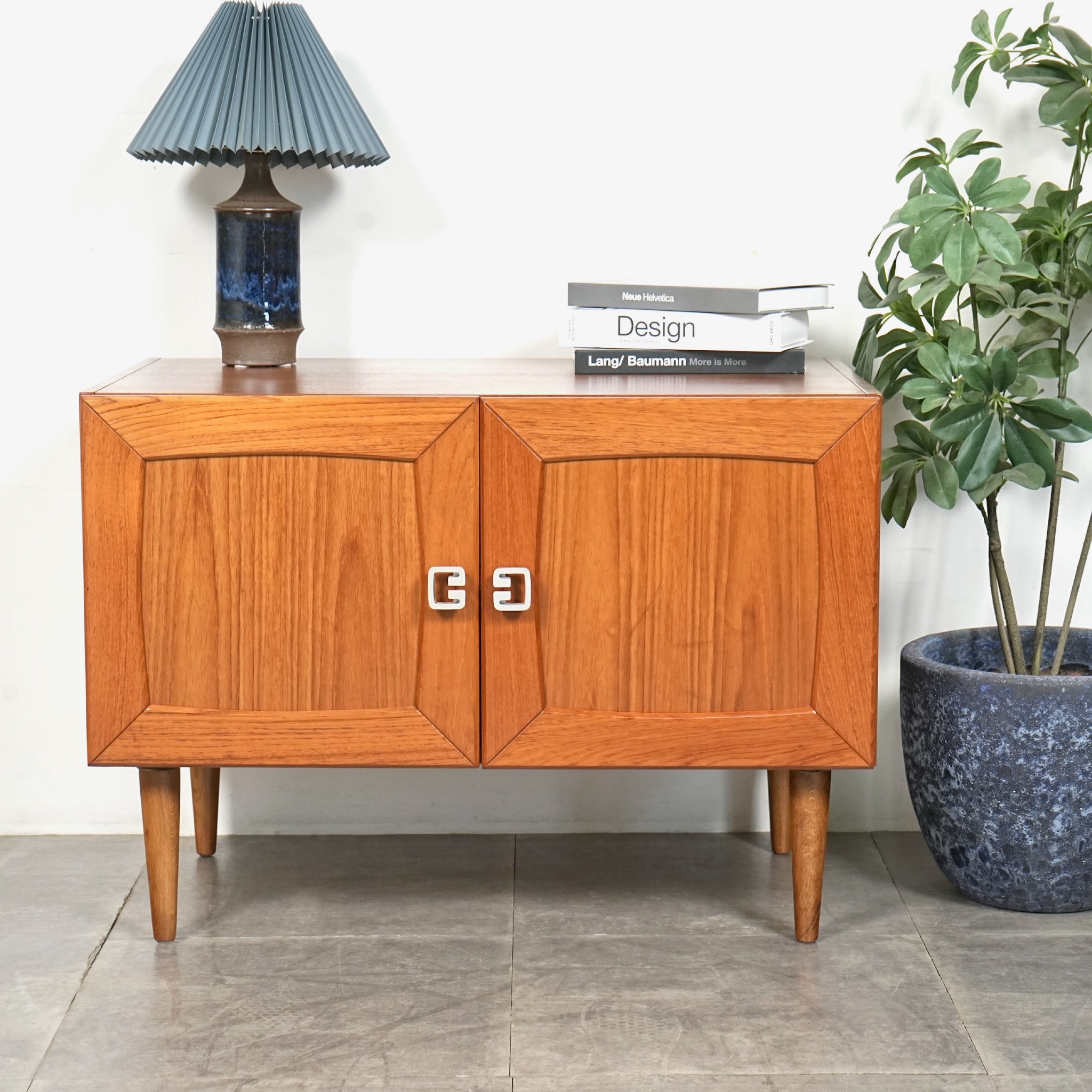 CABINET & SIDEBOARD – TIME HYPE
