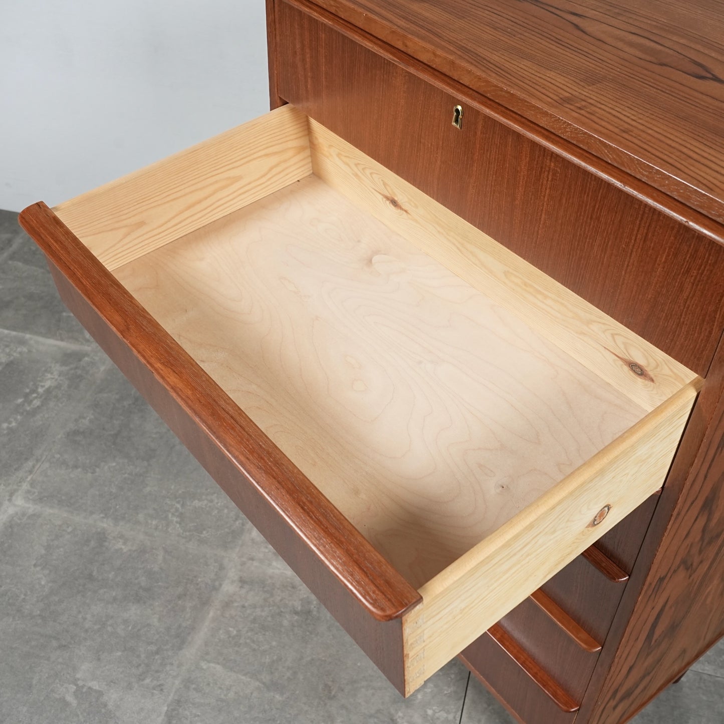 デンマークヴィンテージ ハイチェスト