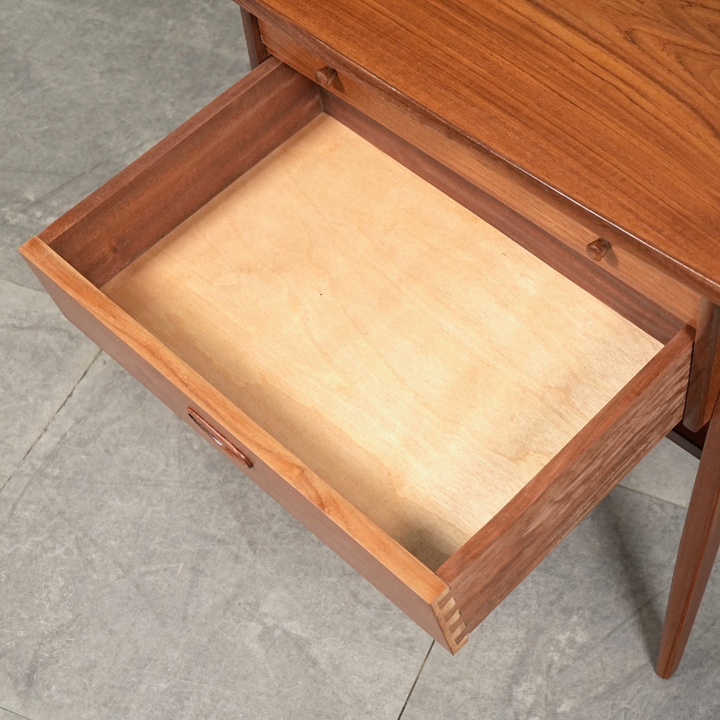 デンマークヴィンテージ ソーイングテーブル