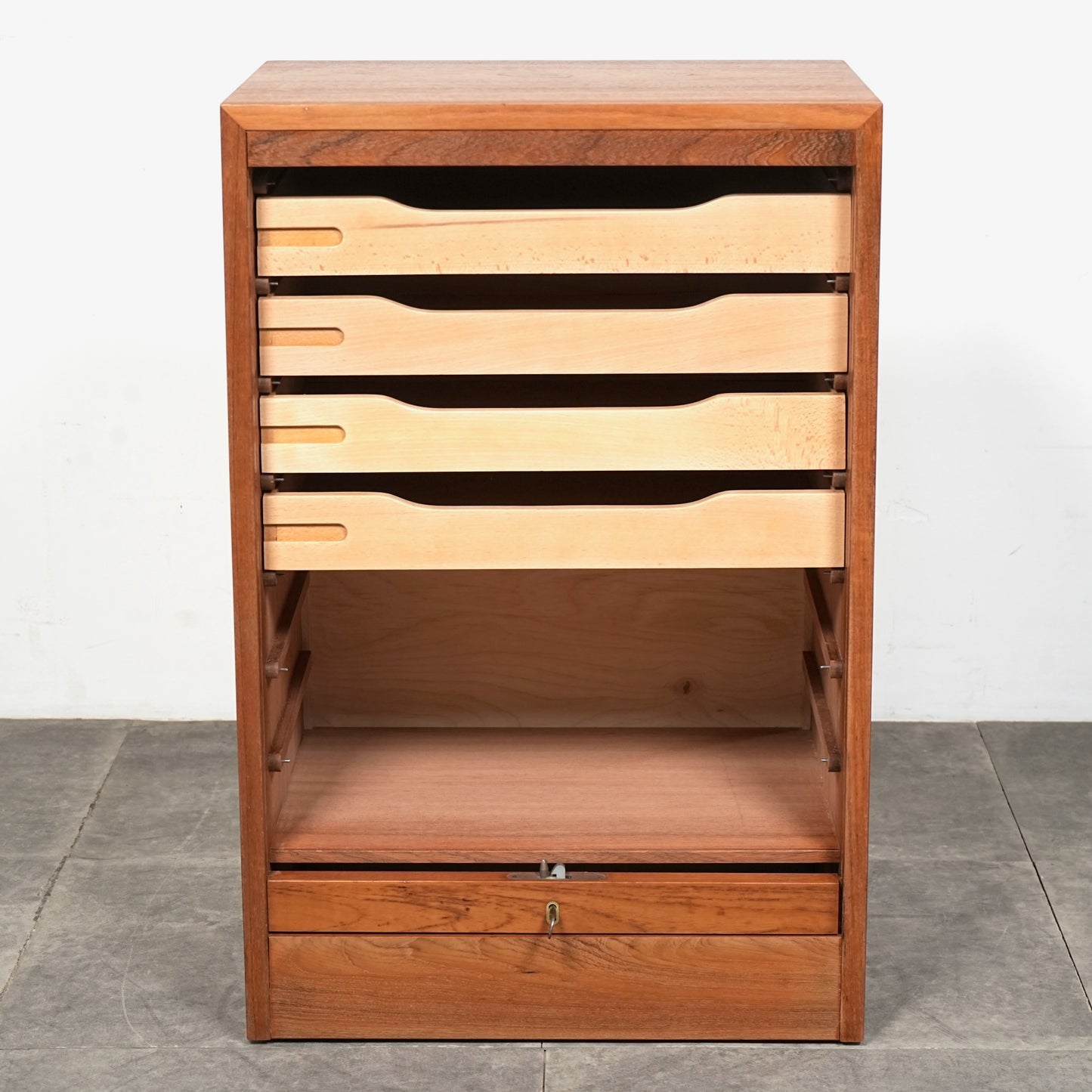 デンマークヴィンテージ ファイリングキャビネット(蛇腹扉)