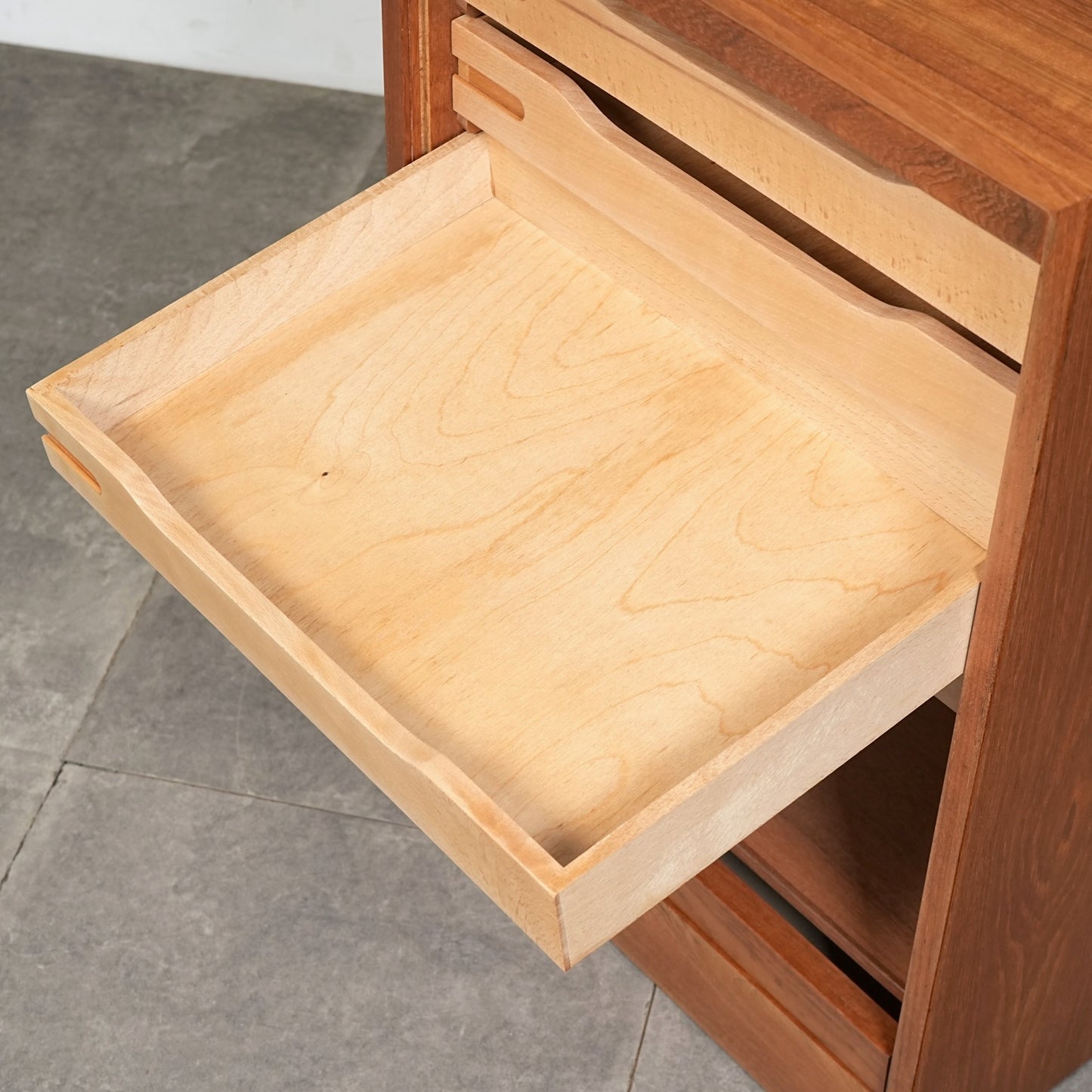 デンマークヴィンテージ ファイリングキャビネット(蛇腹扉)