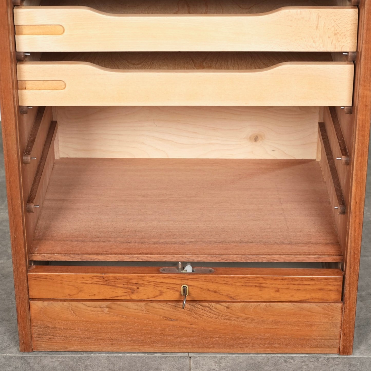デンマークヴィンテージ ファイリングキャビネット(蛇腹扉)