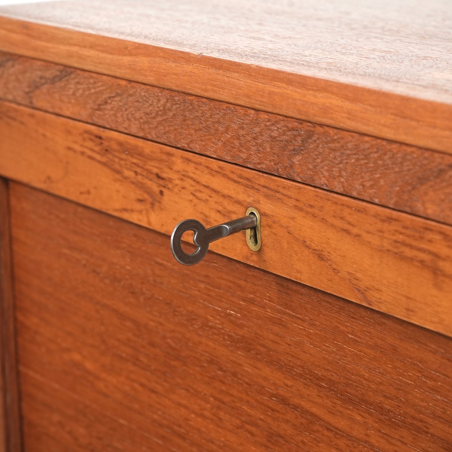 デンマークヴィンテージ ファイリングキャビネット(蛇腹扉)