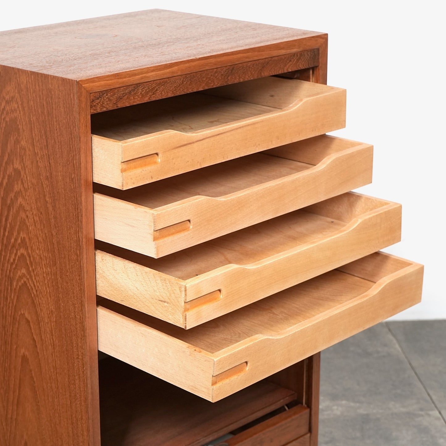 デンマークヴィンテージ ファイリングキャビネット(蛇腹扉)