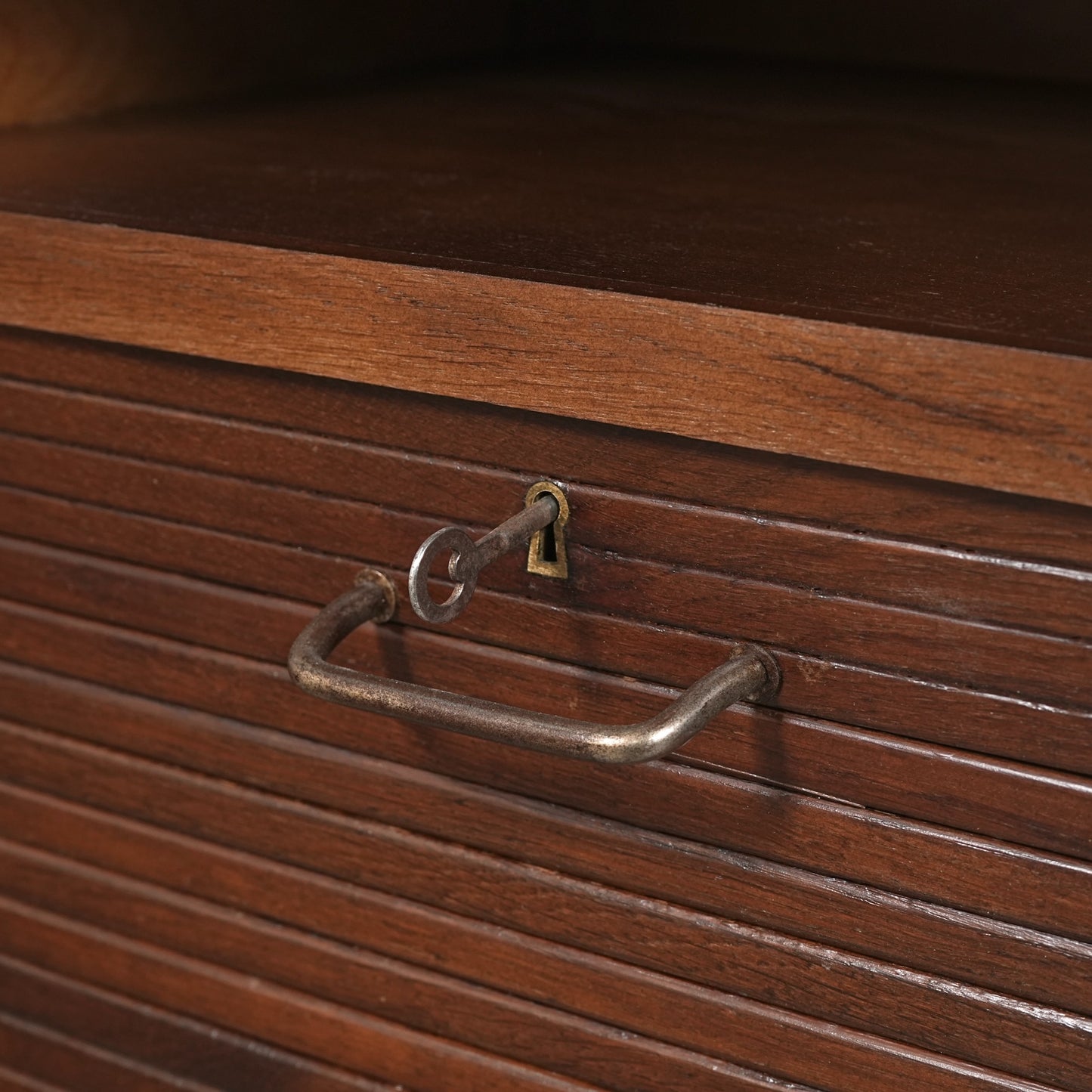 デンマークヴィンテージ ファイリングキャビネット(蛇腹扉)