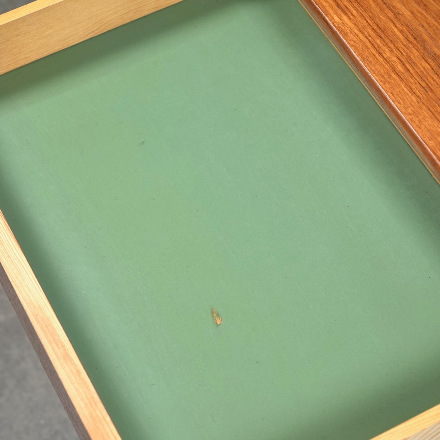 【AB Carlstrom & Co Mobelfabrik】サイドテーブル