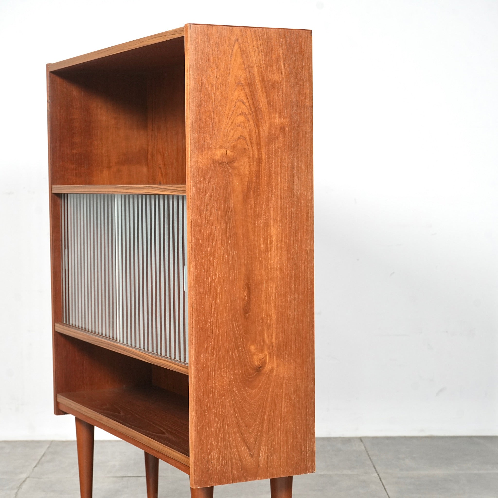 ◇◇ RETRO ビンテージ 硝子キャビネット B ◇◇ ビンテージ・ガラスキャビネット 棚 ｜北欧家具アンバーデザイン