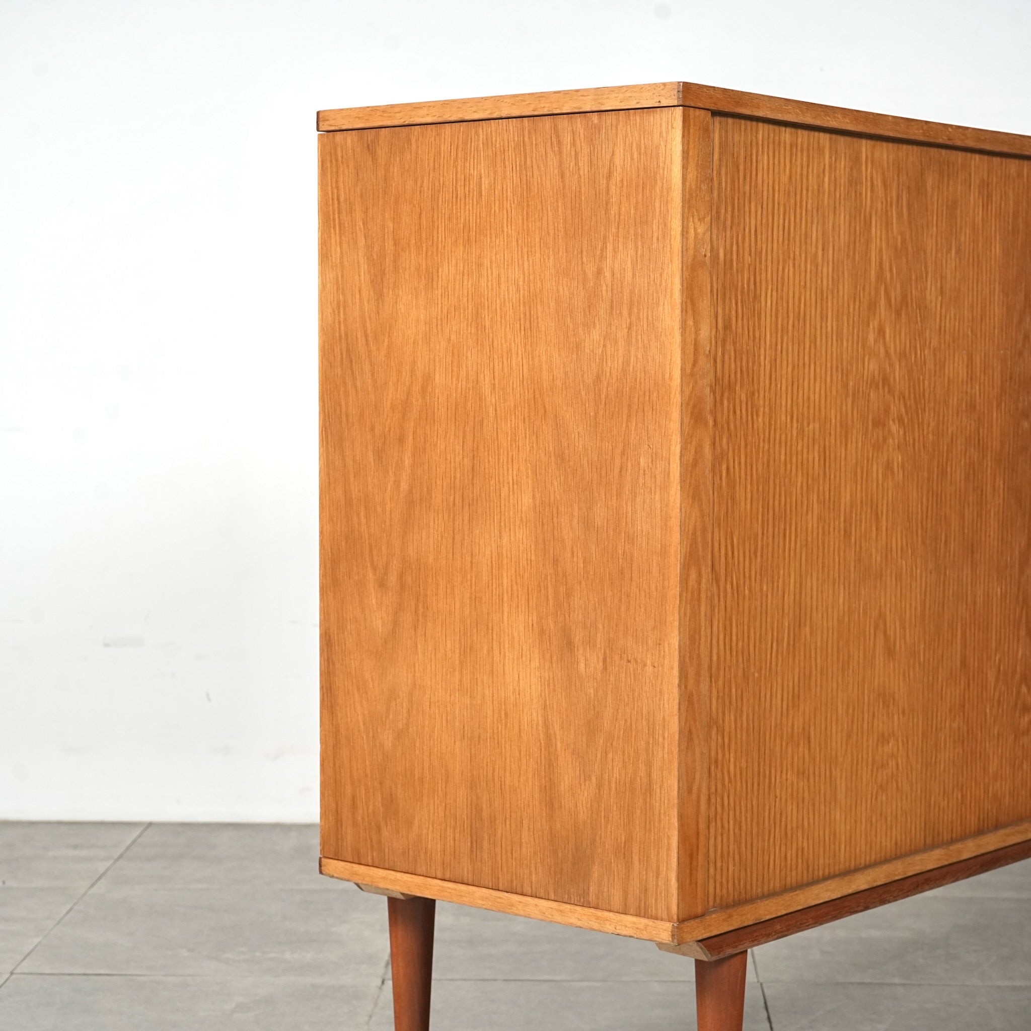 デンマークヴィンテージ サイドボード(蛇腹扉) – TIME HYPE