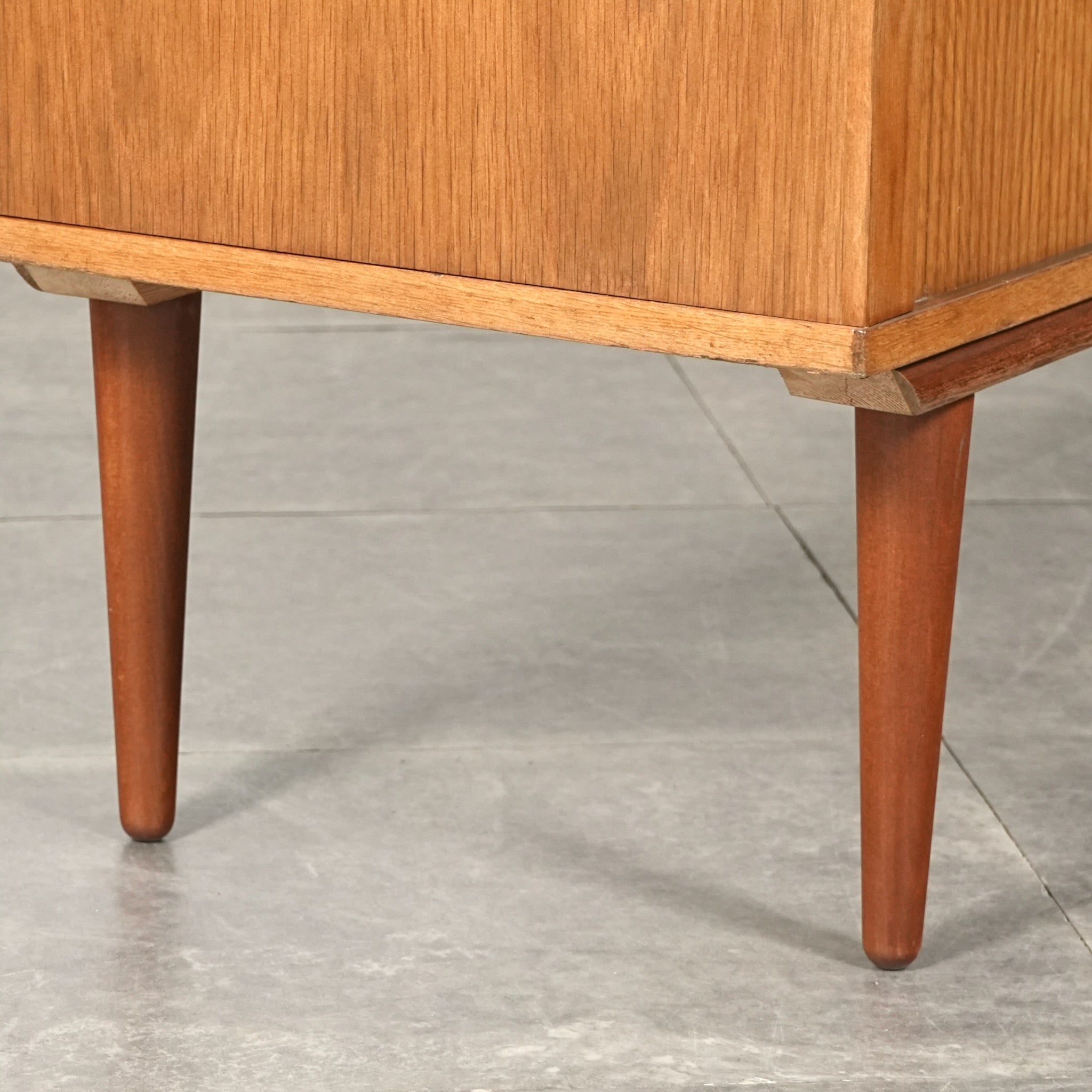 デンマークヴィンテージ サイドボード(蛇腹扉) – TIME HYPE