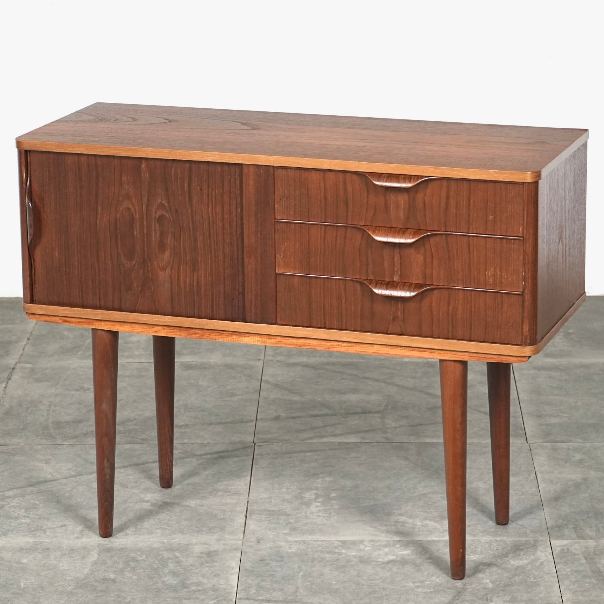 デンマークヴィンテージ キャビネット – TIME HYPE