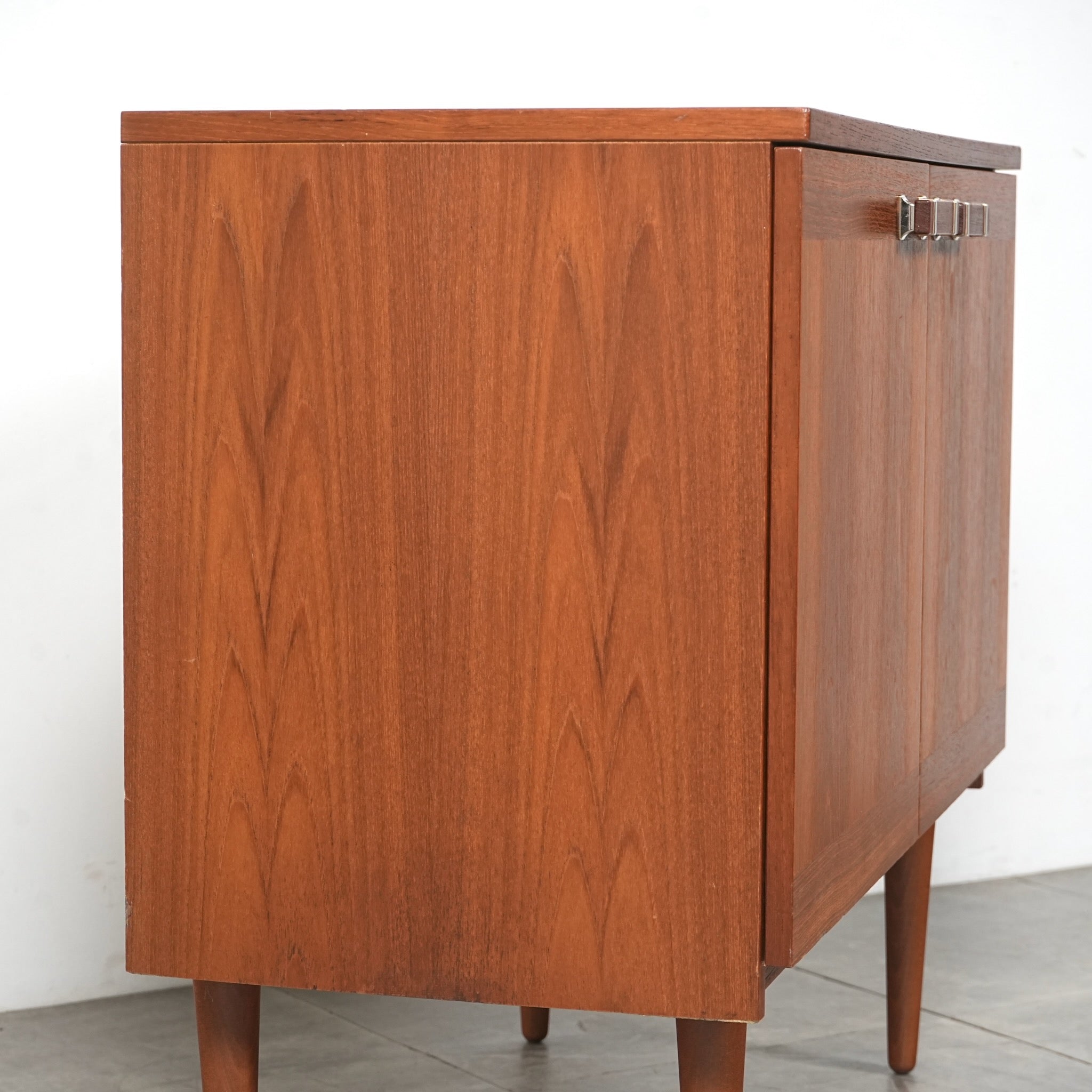 デンマークヴィンテージ キャビネット – TIME HYPE