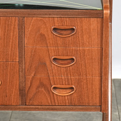 【Olholm Mobelfabrik】ヴィンテージ ドレッサー