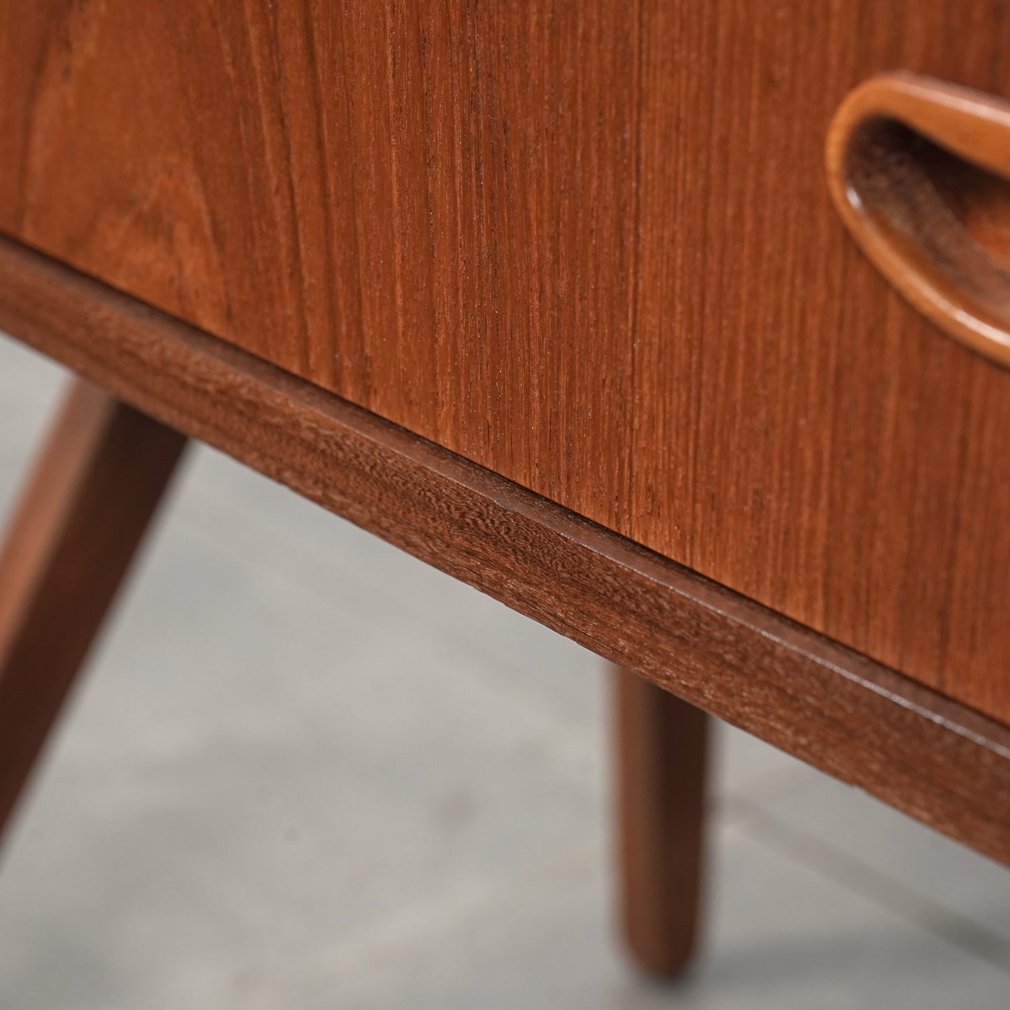 【Olholm Mobelfabrik】ヴィンテージ ドレッサー