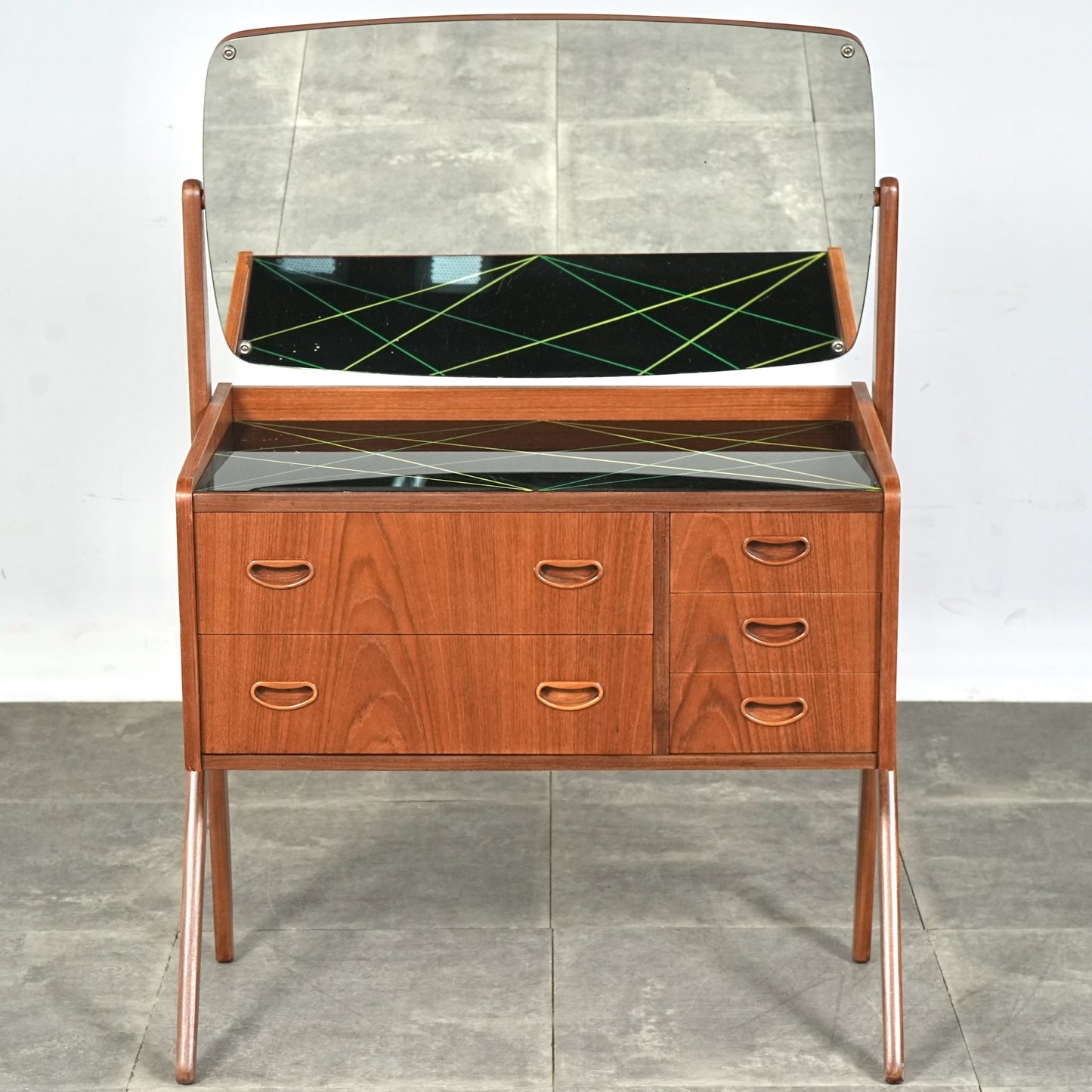 【Olholm Mobelfabrik】ヴィンテージ ドレッサー