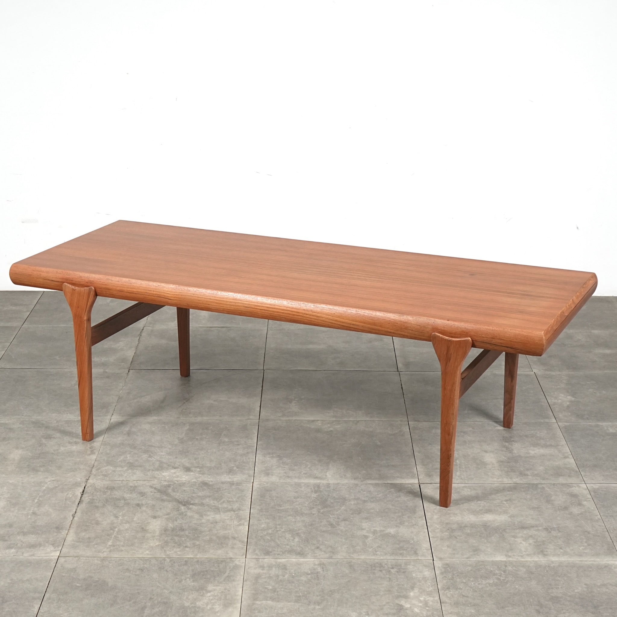 LOW TABLE & NEST TABLE – TIME HYPE