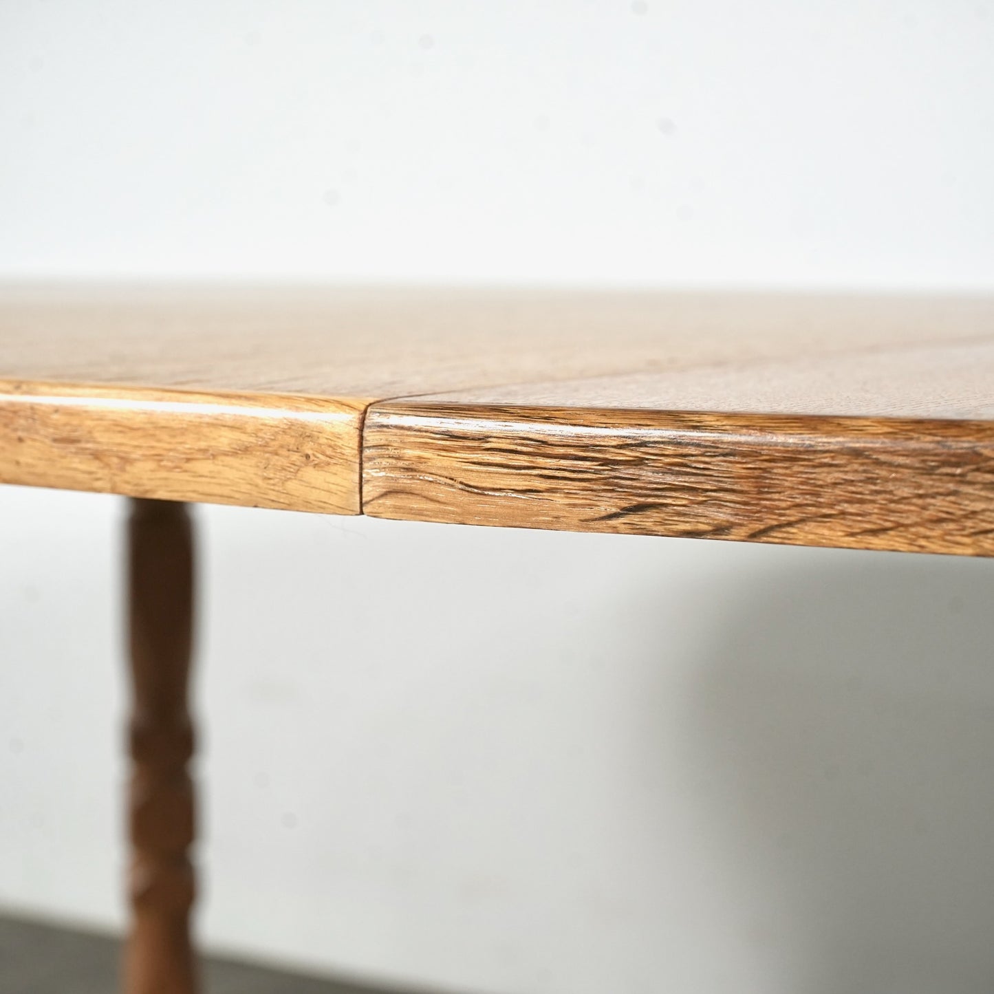 【Henning Kjaernulf】ラウンド エクステンションテーブル