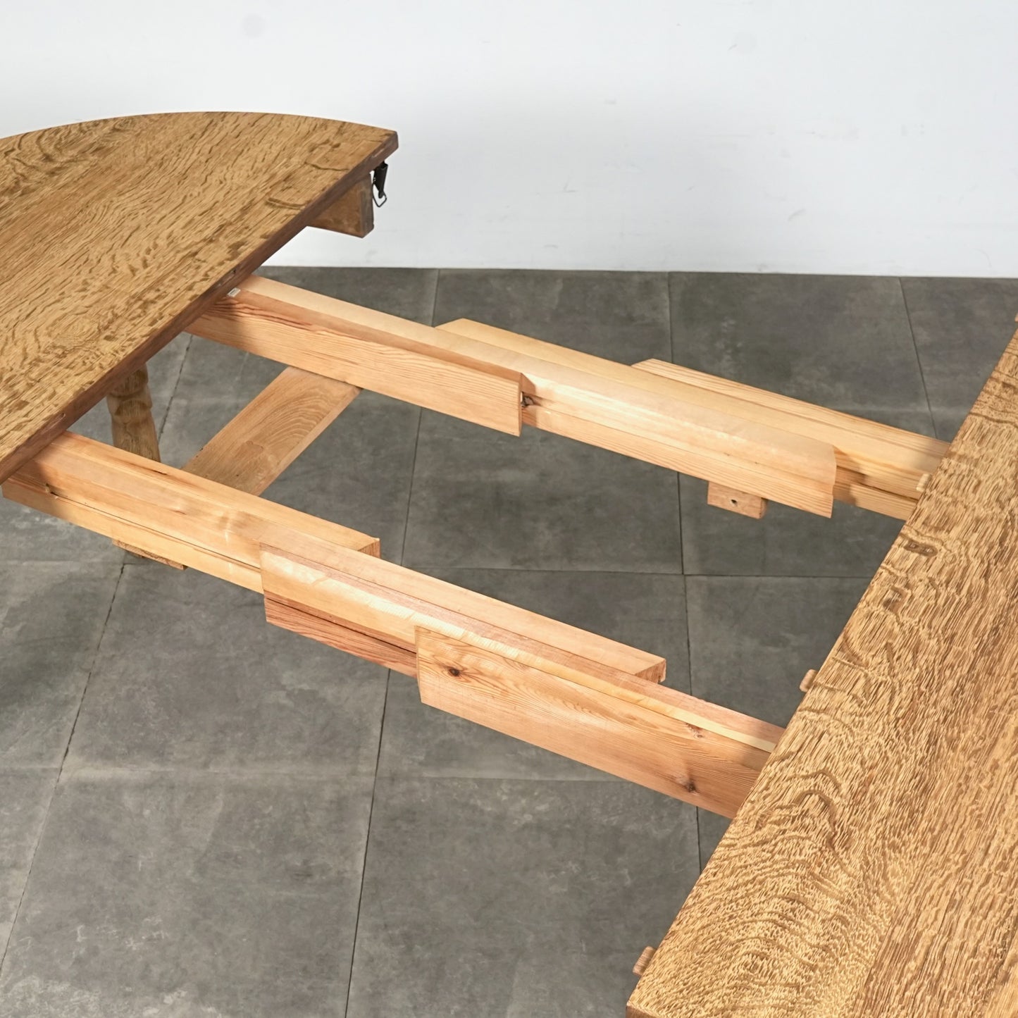 【Henning Kjaernulf】ラウンド エクステンションテーブル