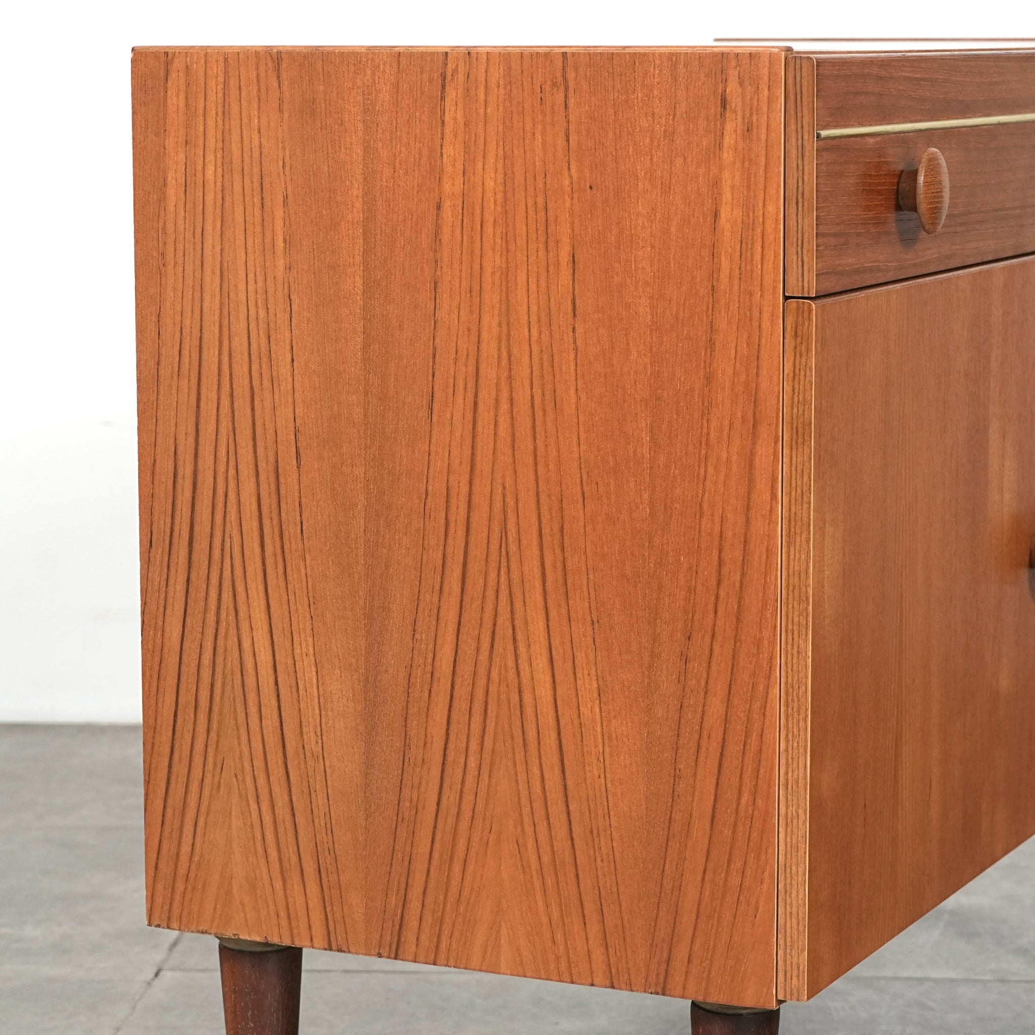 Club8 木製ビンテージキャビネット　サイドボード デンマーク製 Club8 木製ビンテージキャビネット サイドボード デンマーク製