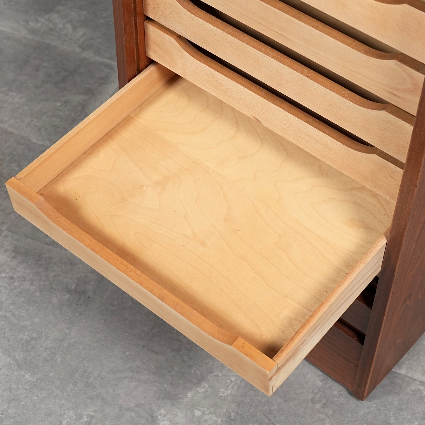 デンマークヴィンテージ ファイリングキャビネット(蛇腹扉)