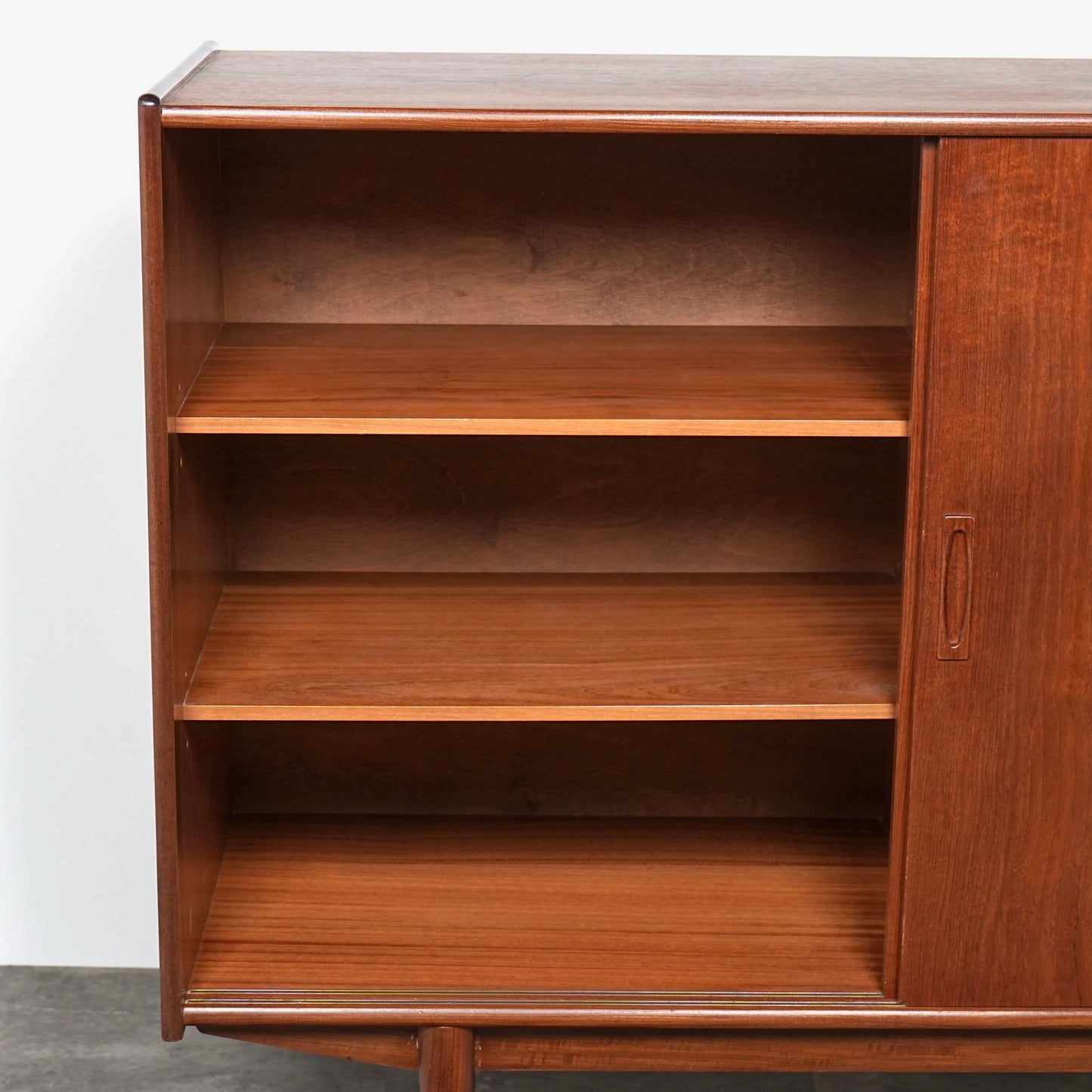 デンマークヴィンテージ ハイサイドボード