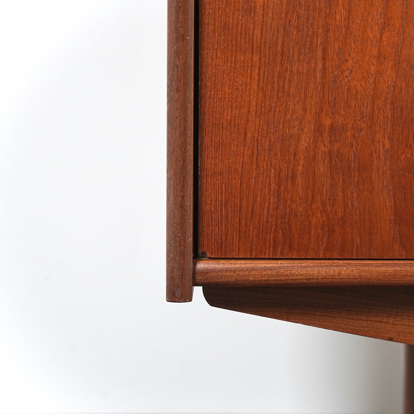 デンマークヴィンテージ ハイサイドボード