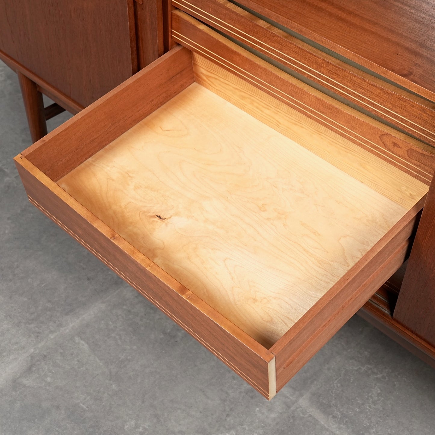 デンマークヴィンテージ ハイサイドボード