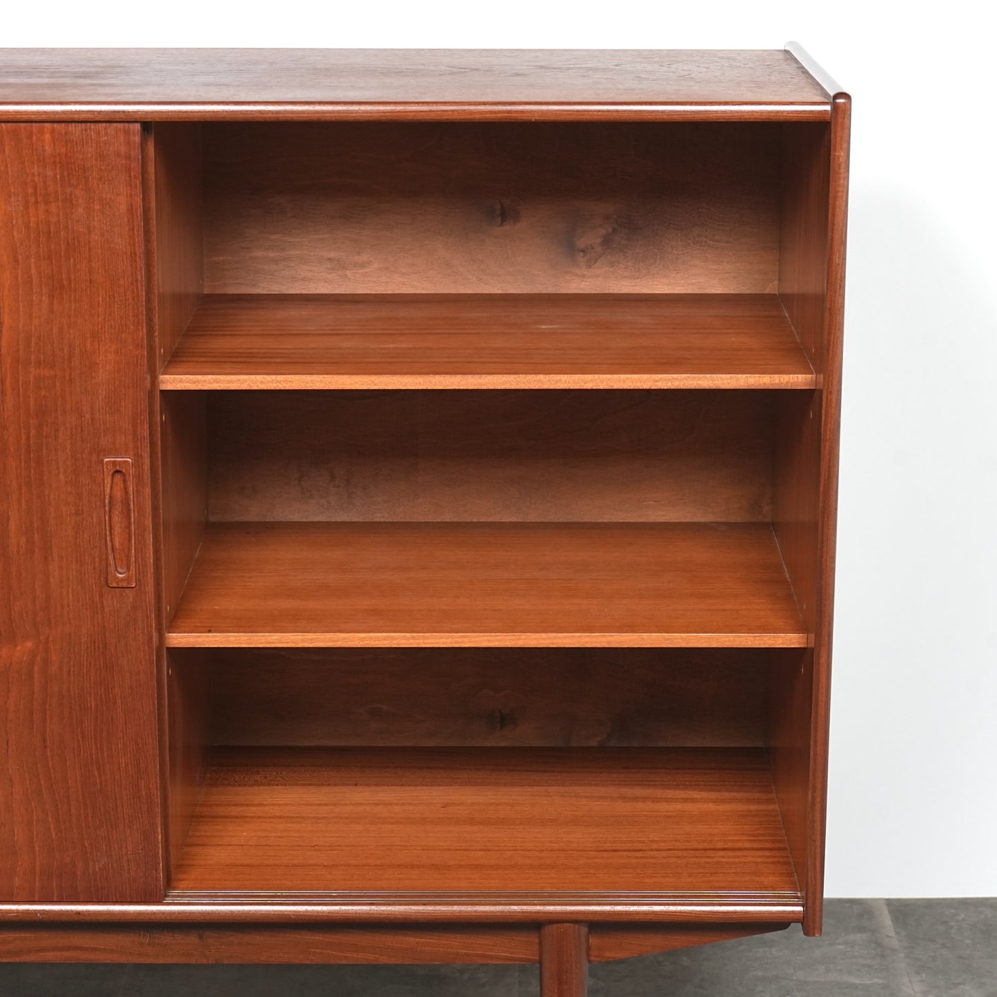 デンマークヴィンテージ ハイサイドボード