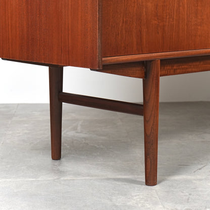 デンマークヴィンテージ ハイサイドボード