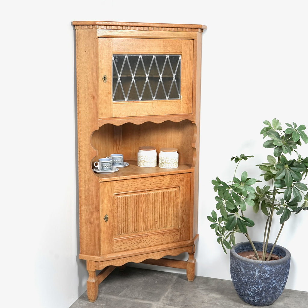 デンマークヴィンテージ コーナーキャビネット
